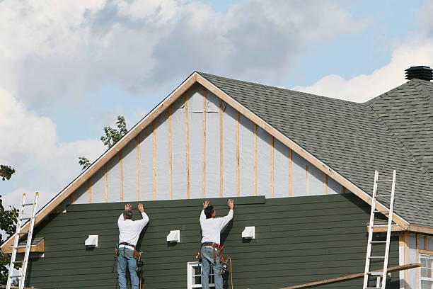 Professional Siding Installation technician working in Montgomery, TX